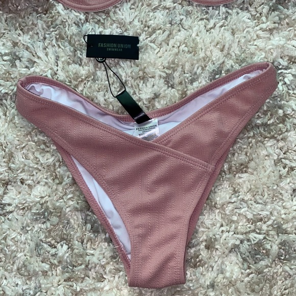 Pink bikini - Picture 2 of 4